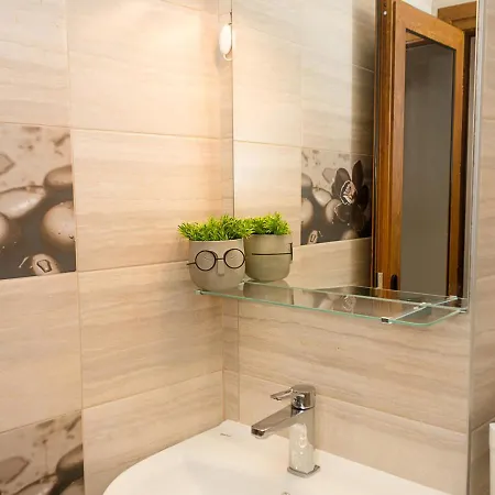 Feel At 2bd Flat In By Flat Mаnаger Apartman